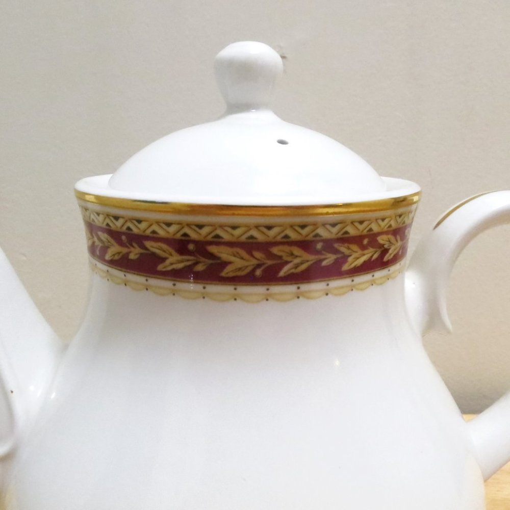 Vinttage Churchill Teapot Coffee Hotelware White 30 oz Porcelain 6.75" England - Picture 7 of 11
